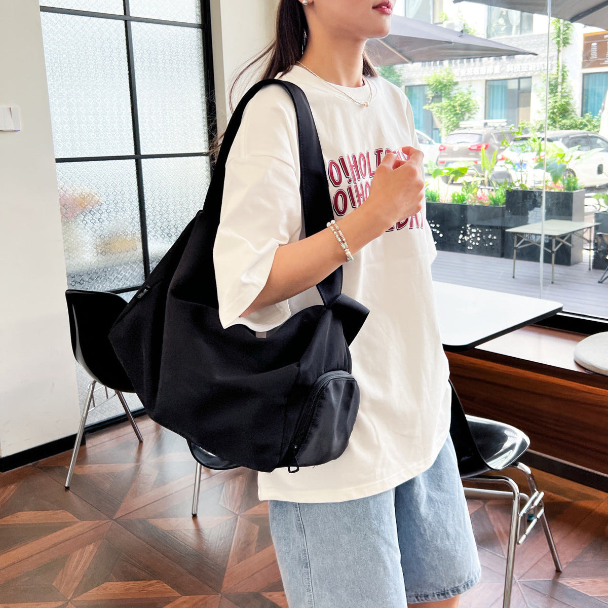 Everyday bag with spacious interior and detachable shoulder strap LoungeYard — product view 2