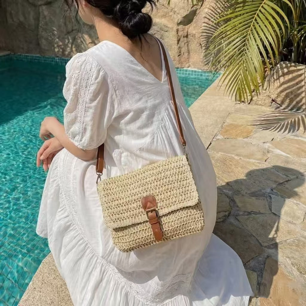 Handbag made of braided natural material with adjustable shoulder strap LoungeYard — product view 1
