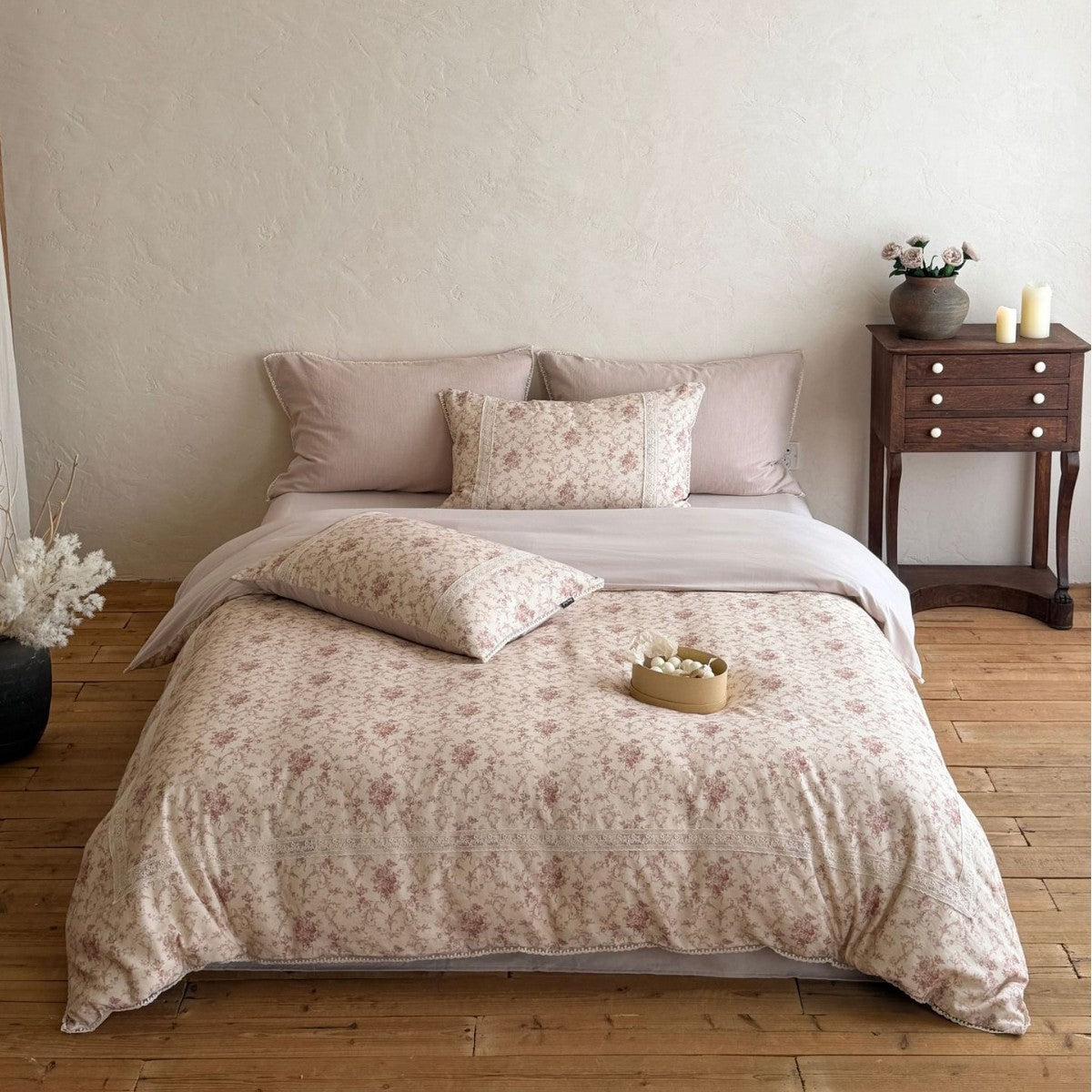 Cotton Percale Duvet Cover Set with Country Flower Pattern, Reversible Function and Lace Border — product view 3