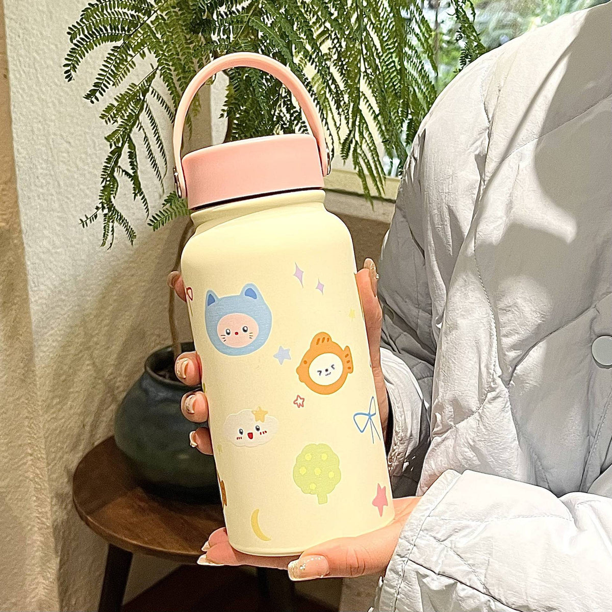 Women’s insulated bottle with practical carrying bag and playful design LoungeYard — product view 2