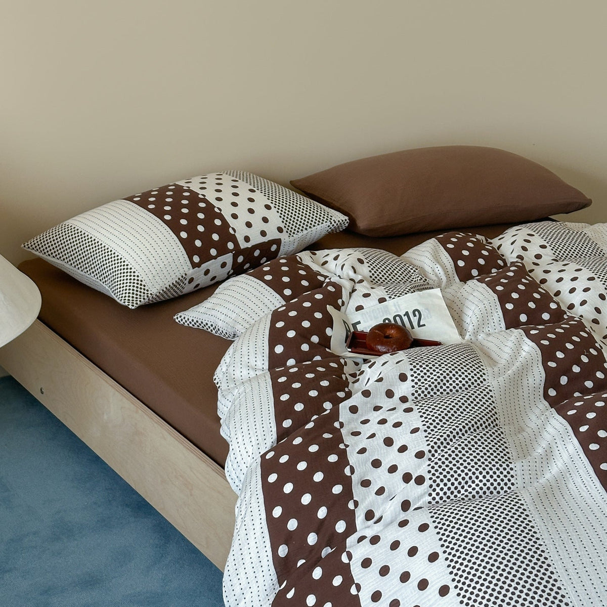 Reversible cotton percale bedding set with patched dot pattern and breathable quilted texture — product view 2