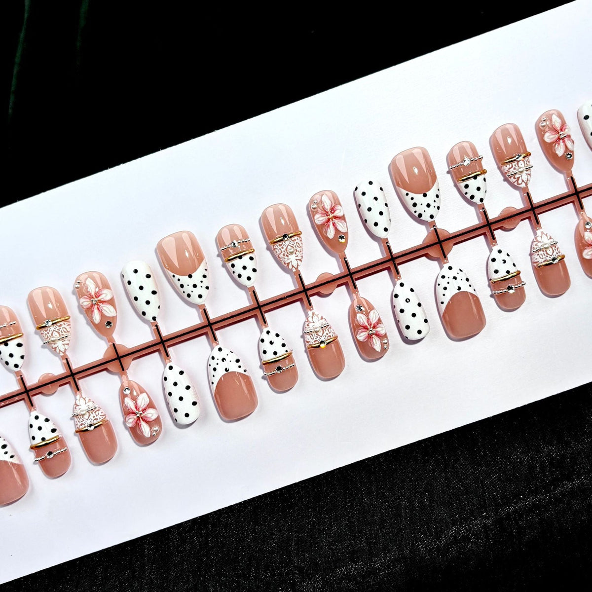 Creative Floral-Embellished Press-On Nails — product view 4