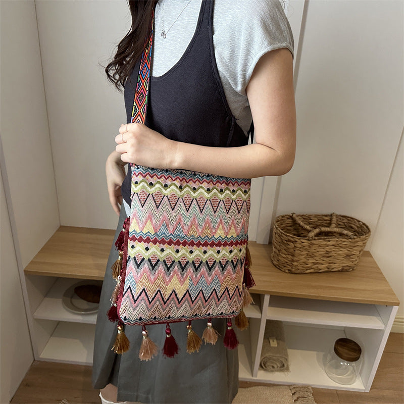 Bohemian Woven Shoulder Bag — product view 4