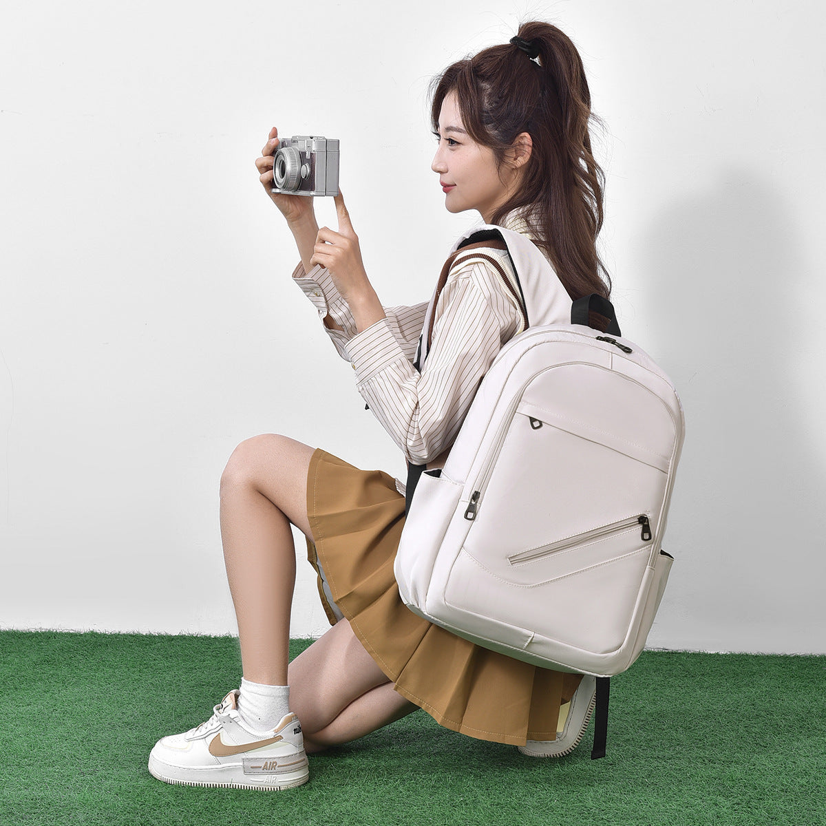 Durable Everyday Backpack LoungeYard — product view 2