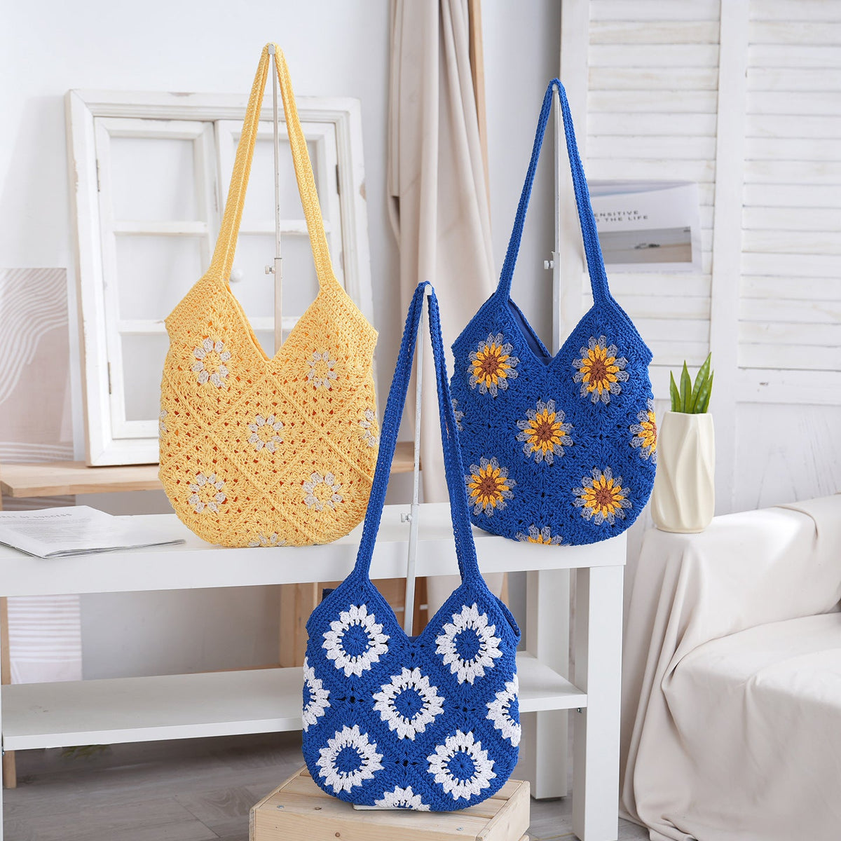 Handmade straw bag LoungeYard — product view 1
