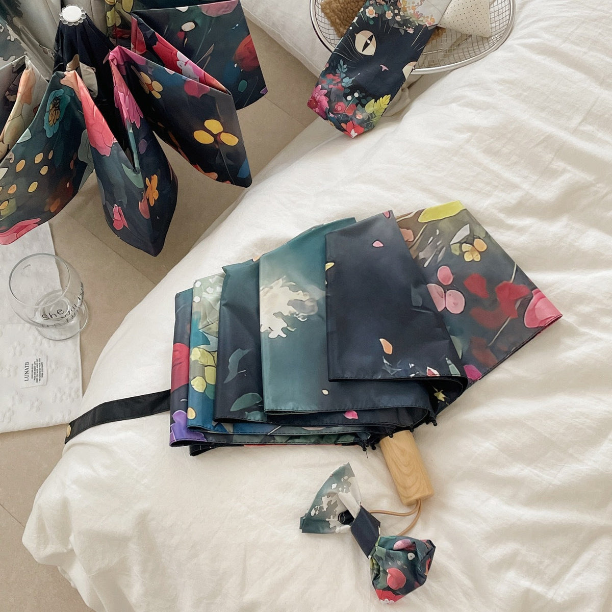 Women's Foldable Shoulder Bag with Colorful Design LoungeYard — product view 3