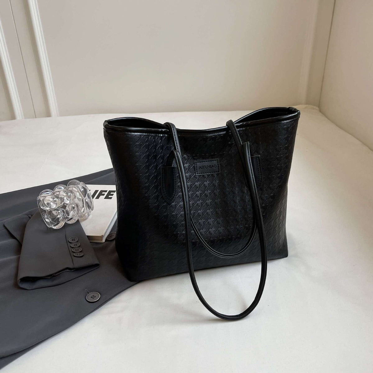 Elegant Structured Tote Bag LoungeYard — product view 7