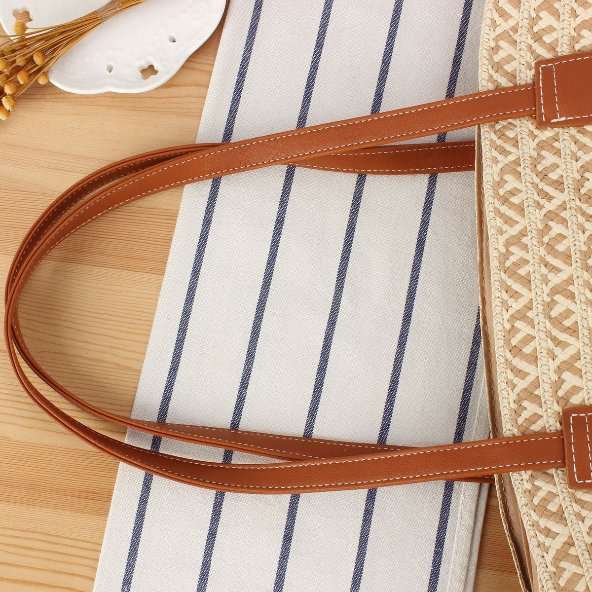 Beach bag with refined leather accents LoungeYard — product view 3