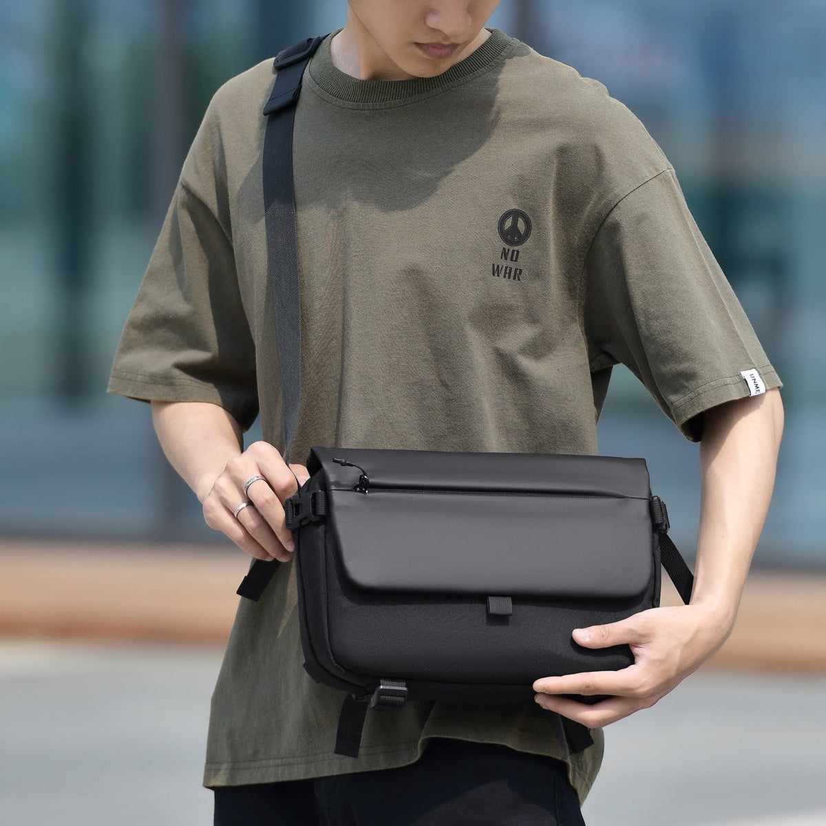 Messenger bag with versatile compartments and water-repellent material LoungeYard — product view 3