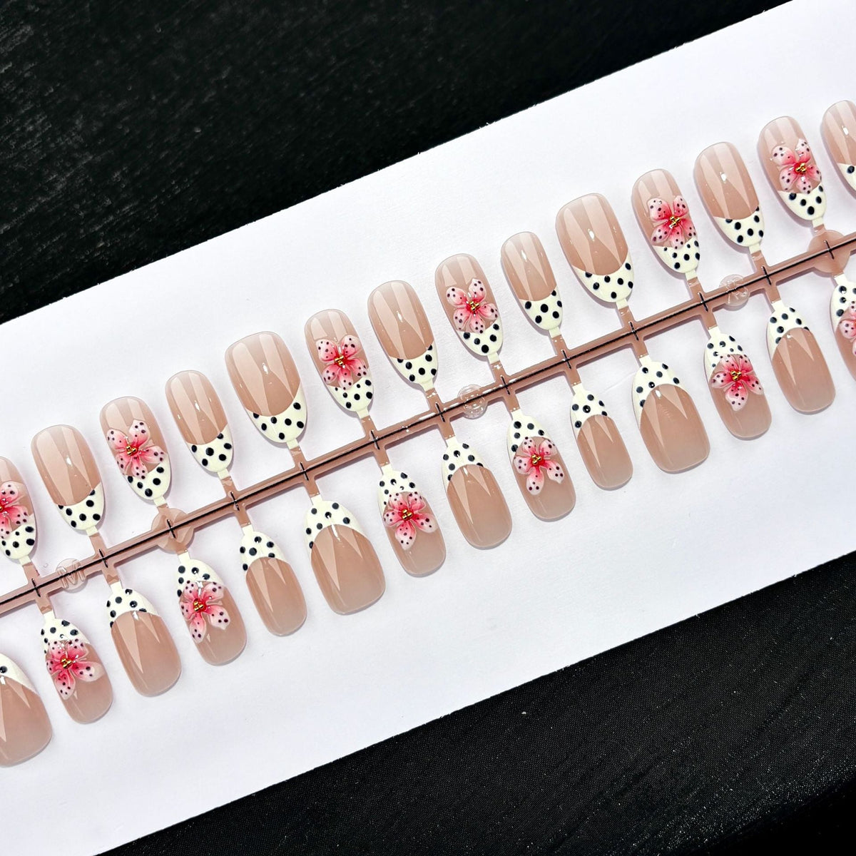 Decorative Press-On Nail Design Set — product view 2