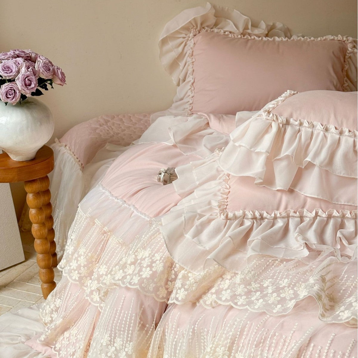 Romantic bedding set with layered lace ruffle and frill edge — product view 3