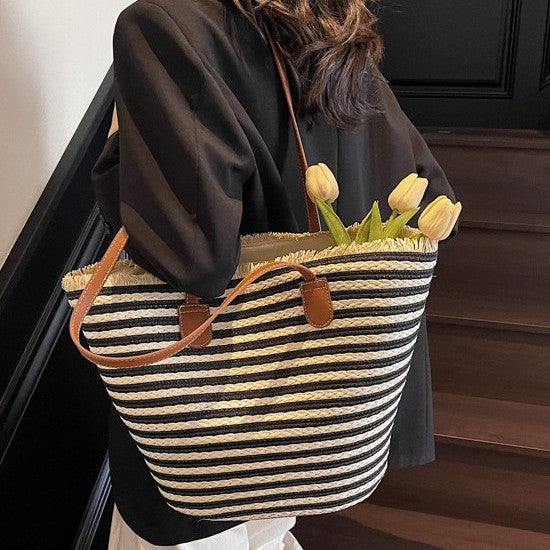 Generous beach bag with leather handles LoungeYard — product view 2