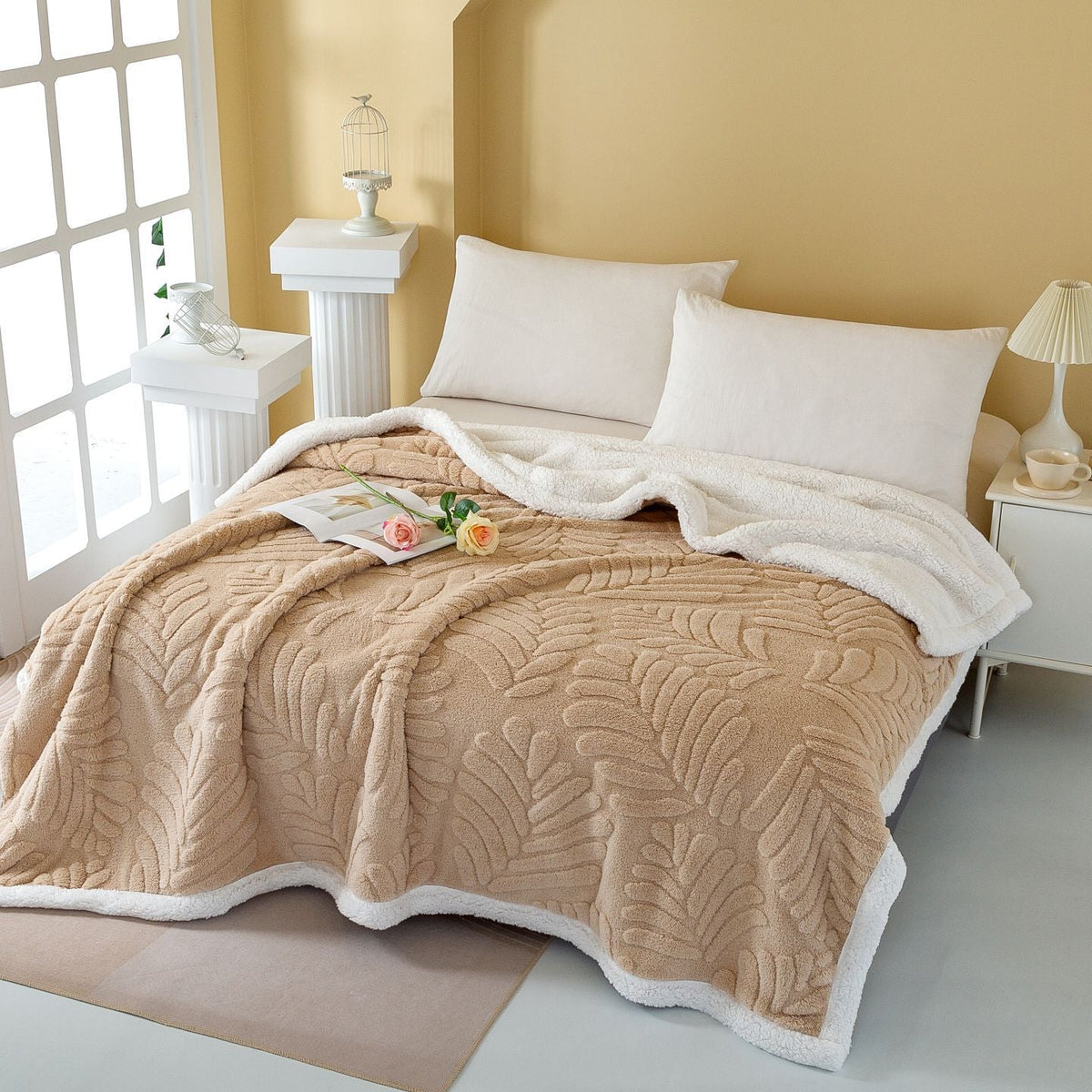 Cozy Fleece Throw Blanket LoungeYard — product view 2
