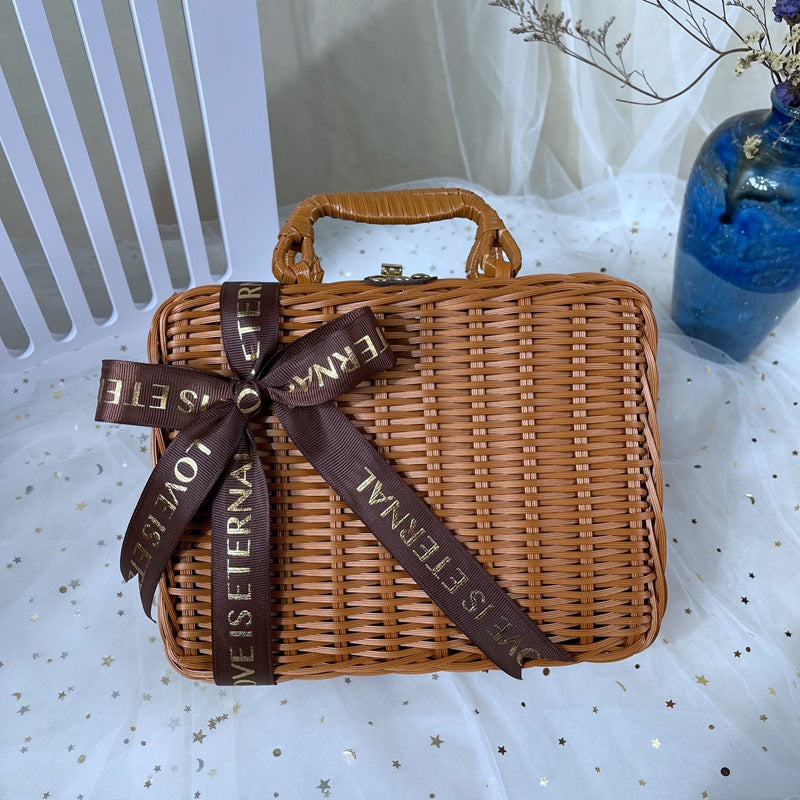 Women classic rattan handbag LoungeYard — product view 4