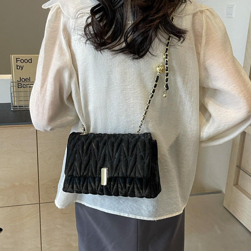 Quilted Chain-Strap Handbag LoungeYard — product view 5