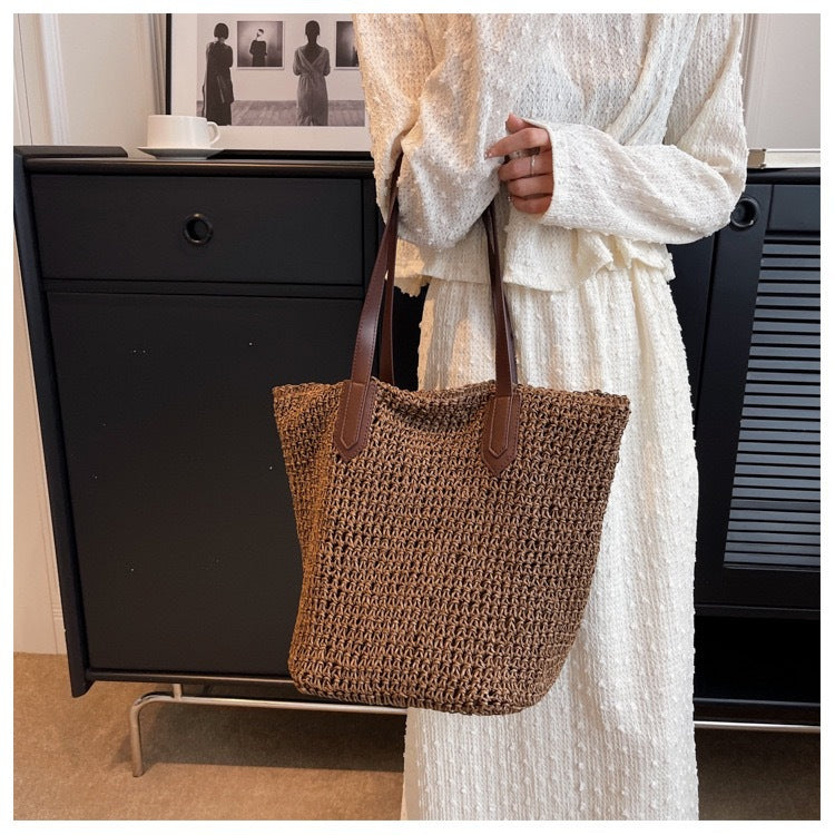 Versatile Woven Beach Bag LoungeYard — product view 4