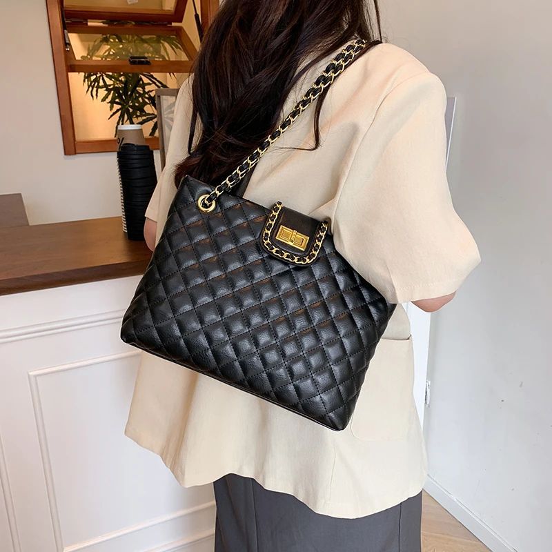 Quilted Elegance Handbag LoungeYard — product view 4