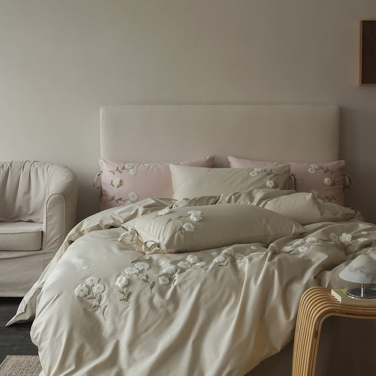 Luxurious embroidered bedding set made of cotton satin with pillow ties — product view 5