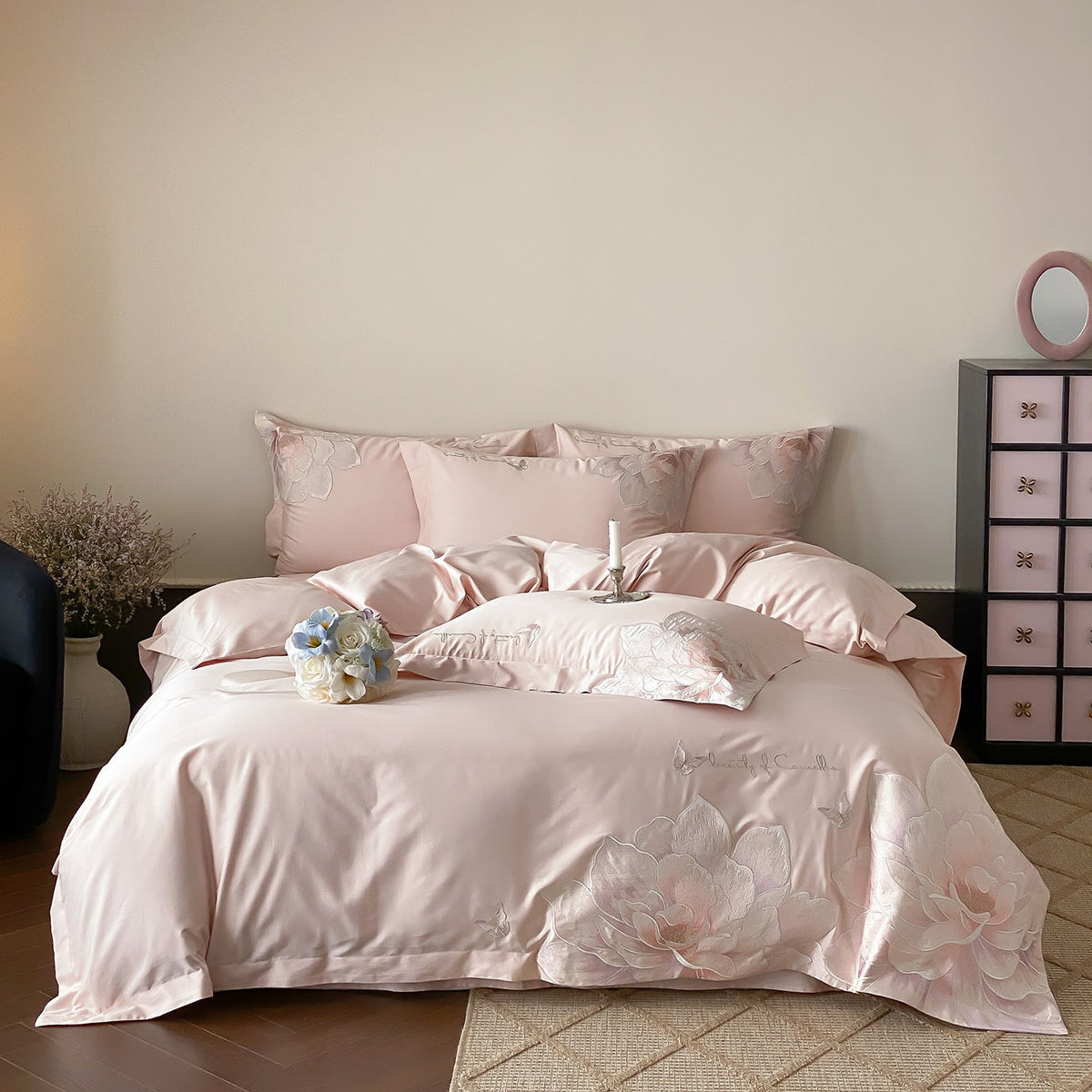 Luxurious cotton satin bedding set with large floral embroidery — product view 3