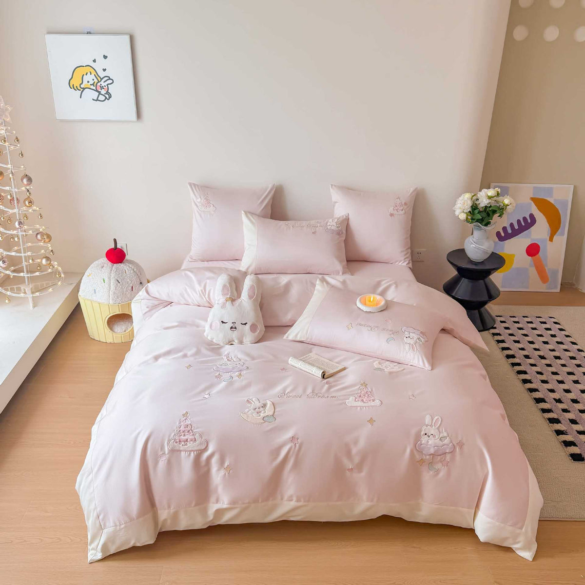 Children's bedding set with embroidered bunny appliqués and satin trim — product view 6