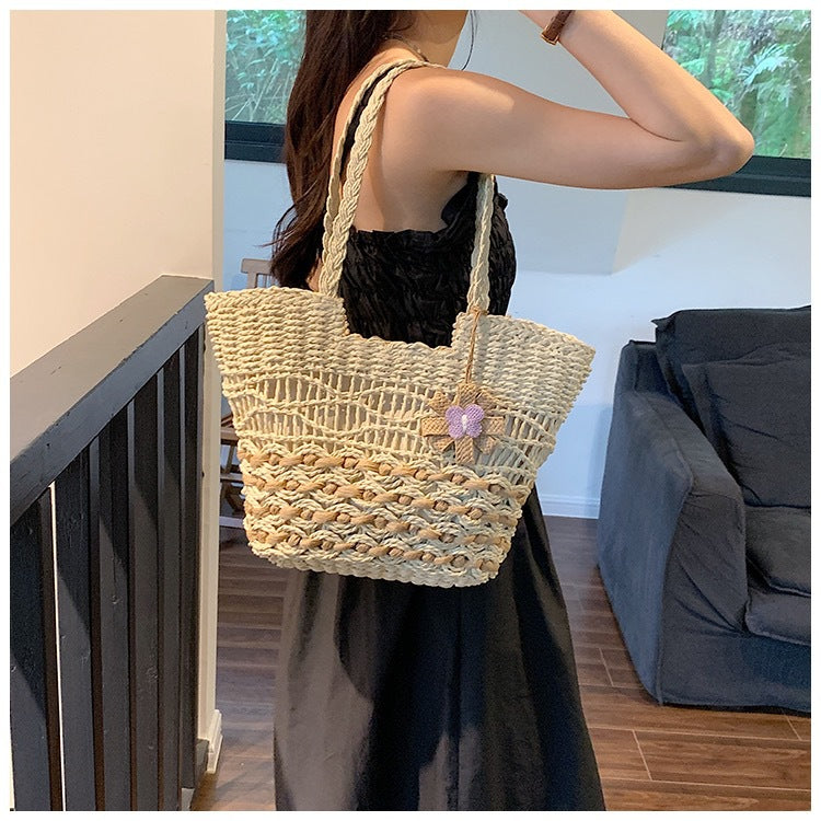 Handcrafted wicker basket LoungeYard — product view 1
