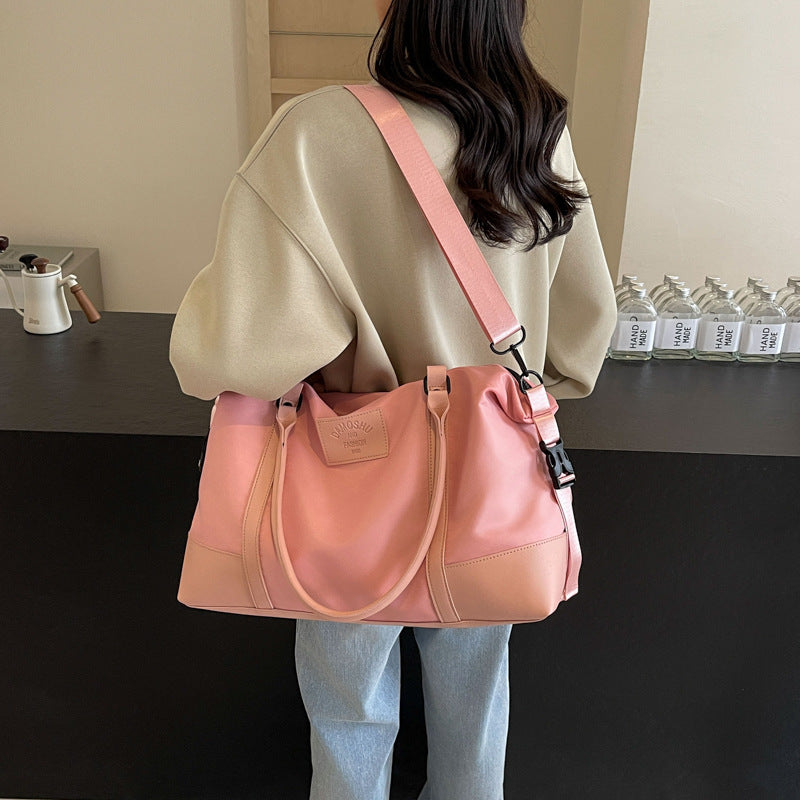 Sporty travel bag with comfortable compartments LoungeYard — product view 3