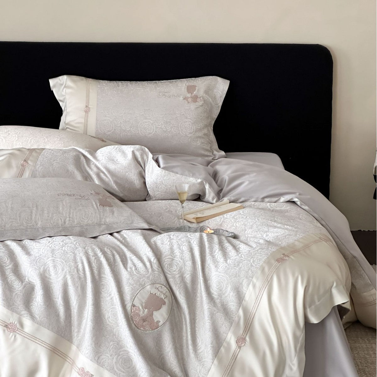 Luxurious cotton satin bed linen set with jacquard rose pattern and embroidered silhouette applications — product view 2