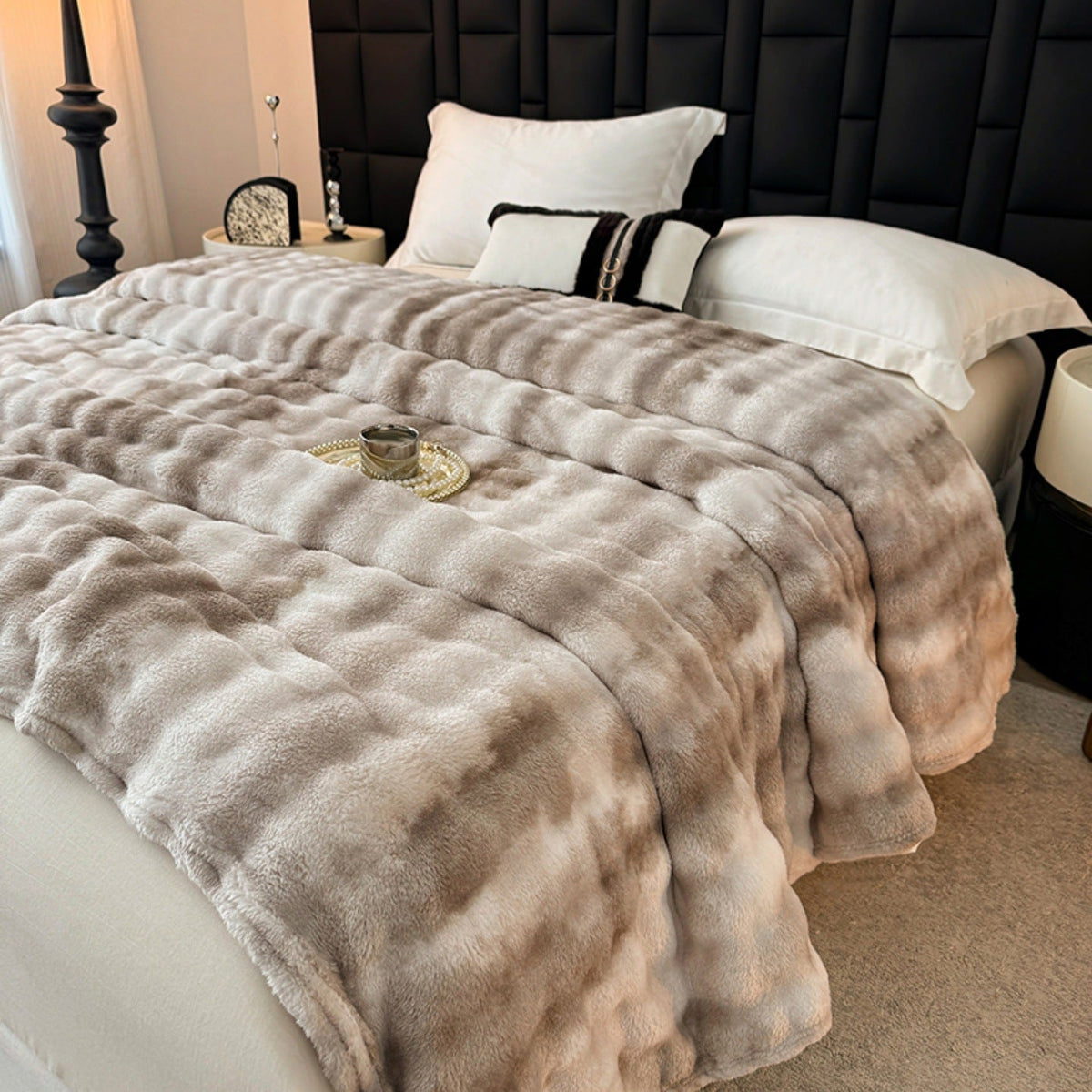 Luxurious Soft Faux Fur Blanket LoungeYard — product view 7