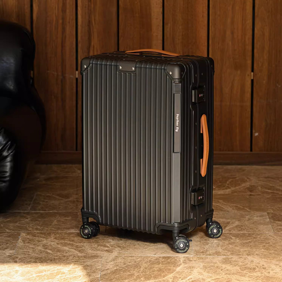 Stylish Lightweight Hardshell Travel Suitcase — product view 3