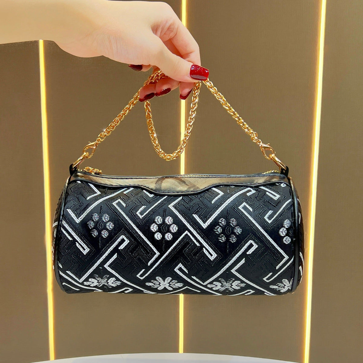 Elegant Decorative Evening Bag — product view 3