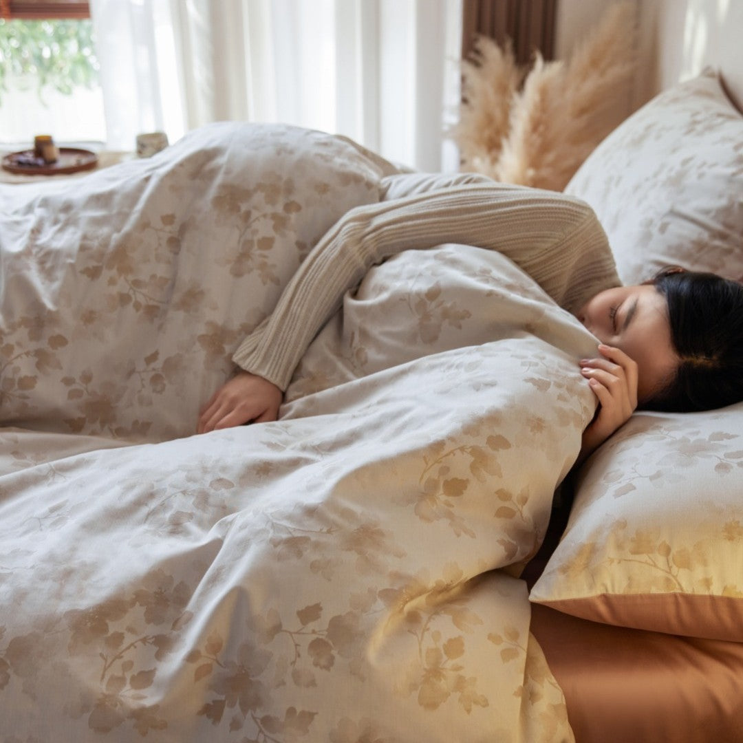 Luxurious cotton satin bedding set with fine jacquard pattern — product view 1