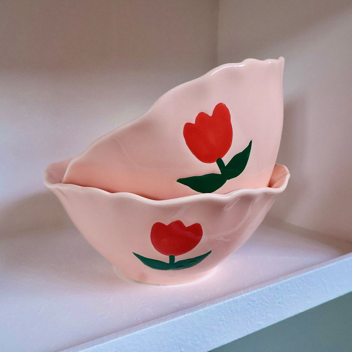 Decorative hand-painted ceramic bowl with wavy edge and tulip design — product view 4