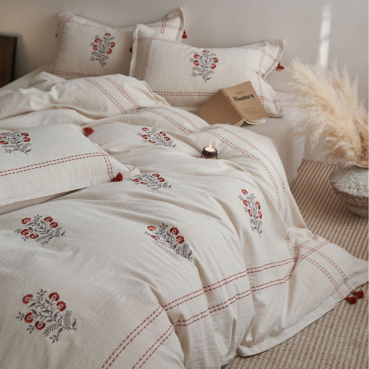 Embroidered bedding set — product view 2
