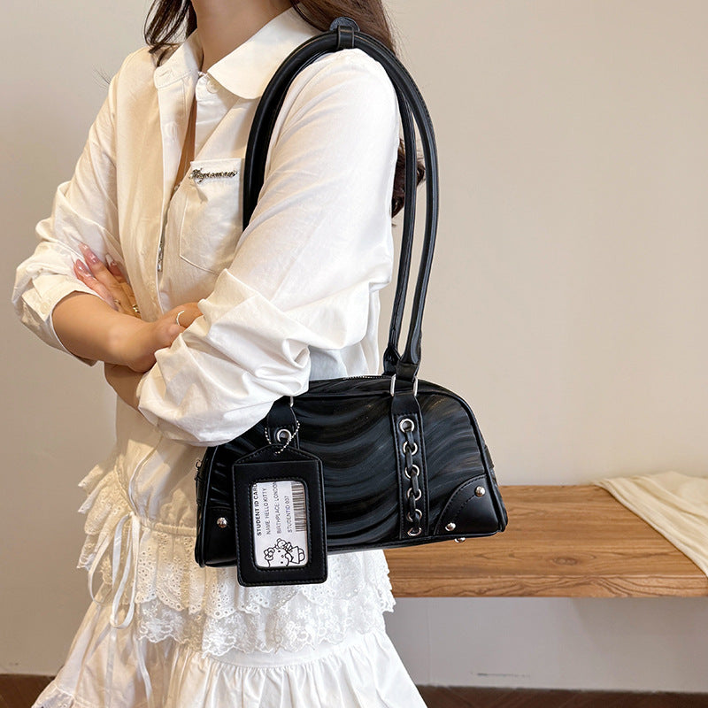 Vintage-Inspired Quilted Handbag — product view 4