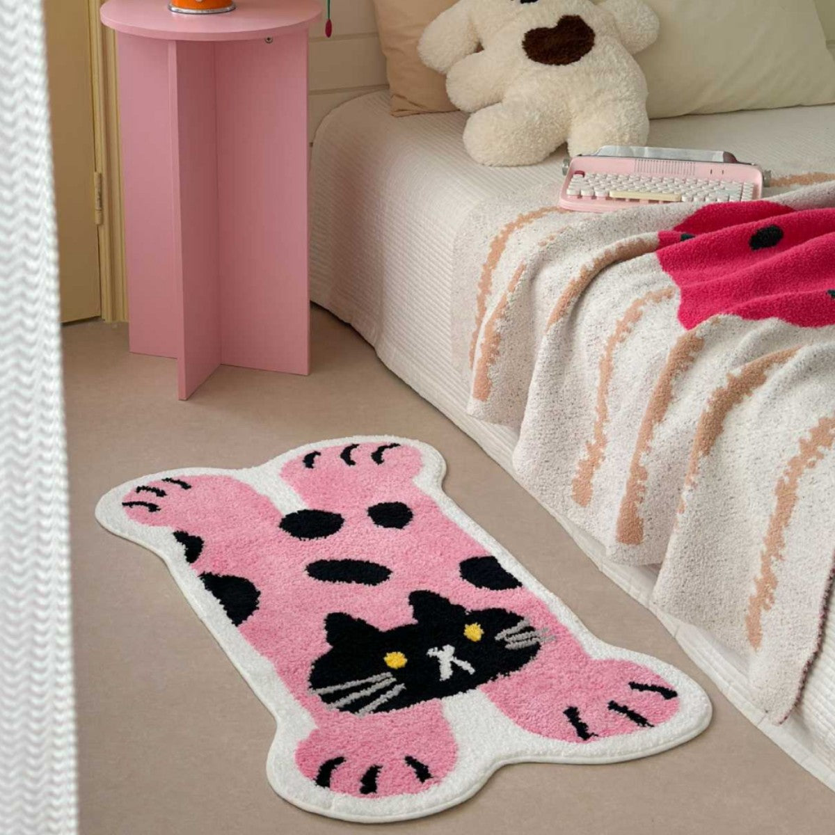 Children's room rug bear shape made of soft chenille with non-slip underside — product view 1