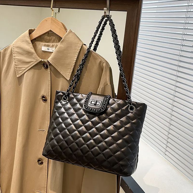 Quilted Elegance Handbag LoungeYard — product view 6
