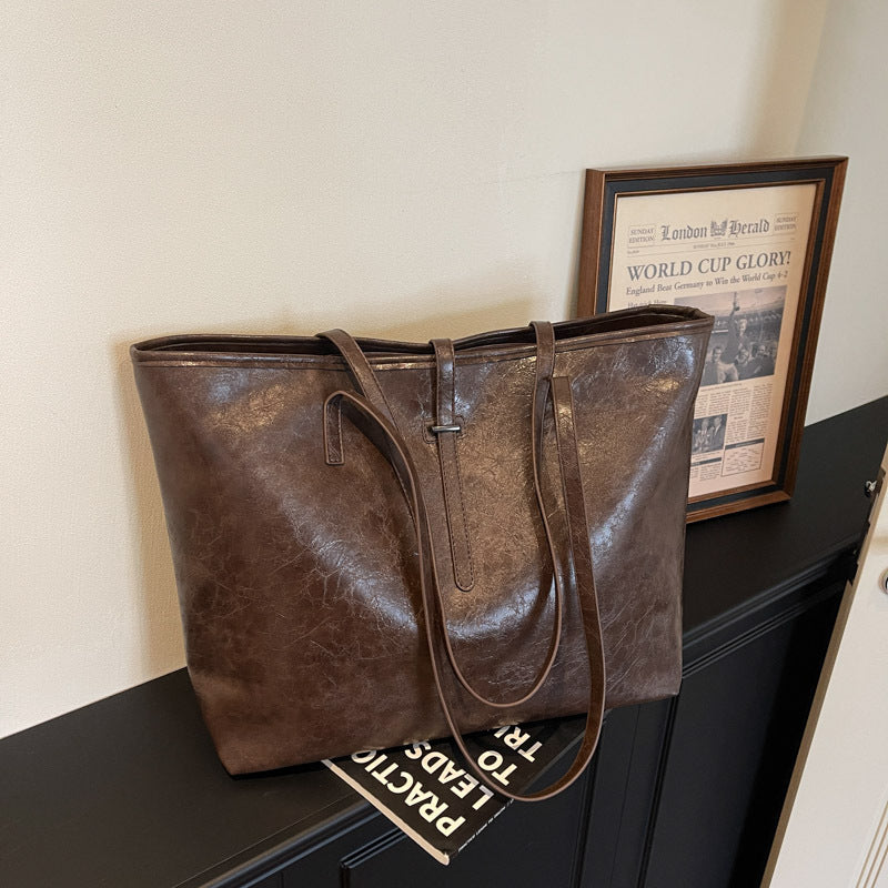 Elegant and Spacious Tote Bag LoungeYard — product view 5