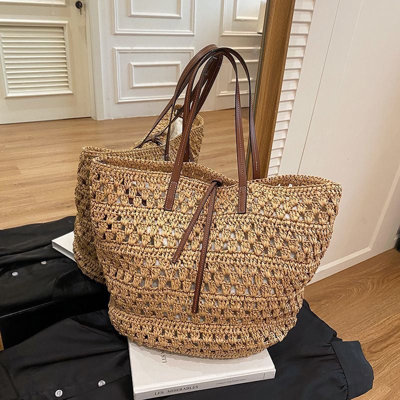 Handcrafted straw tote bag LoungeYard — product view 6