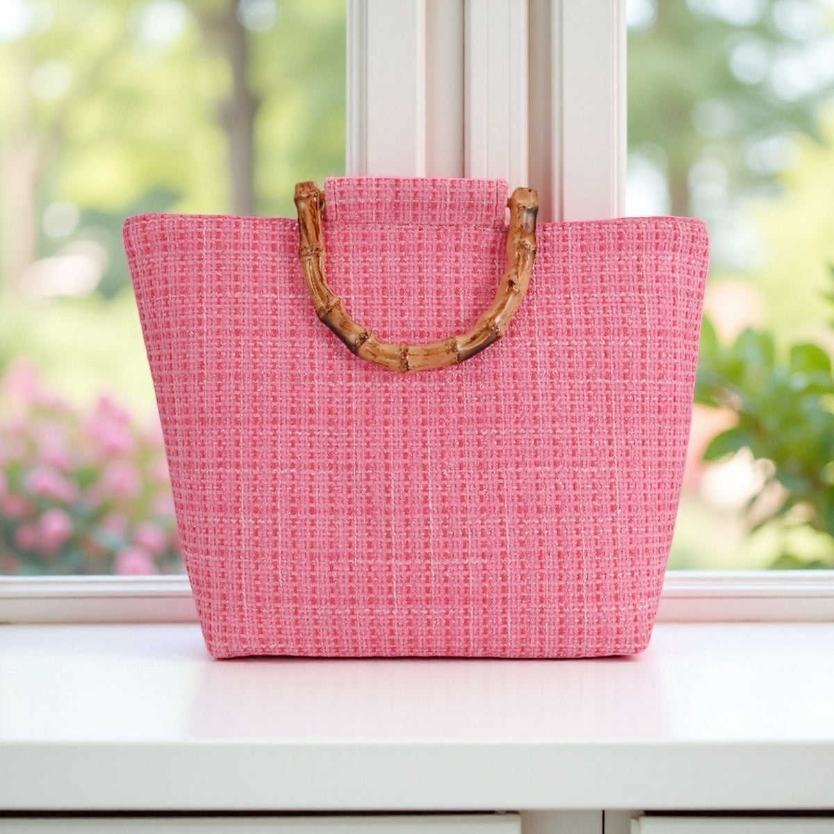Stylish picnic bag with bamboo handles LoungeYard — product view 3
