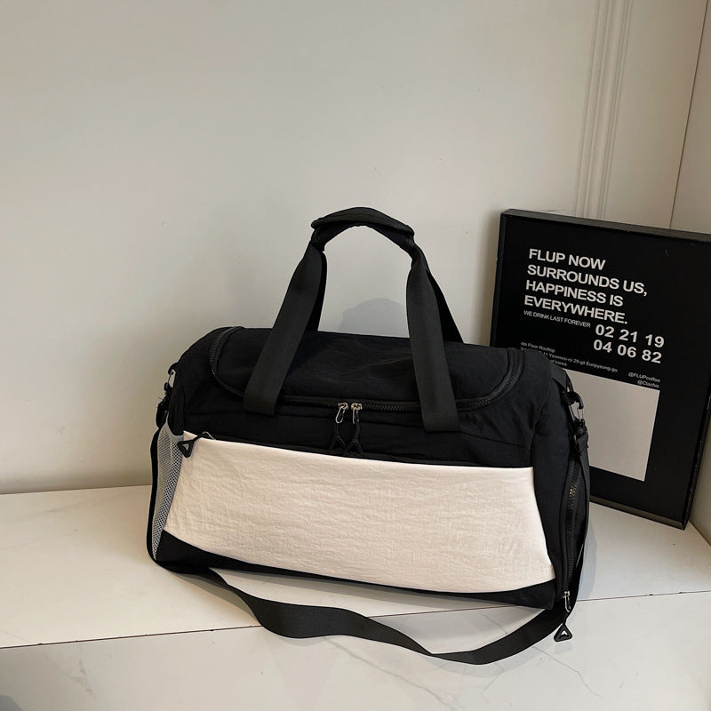 Sporty travel bag with multiple compartments LoungeYard — product view 5