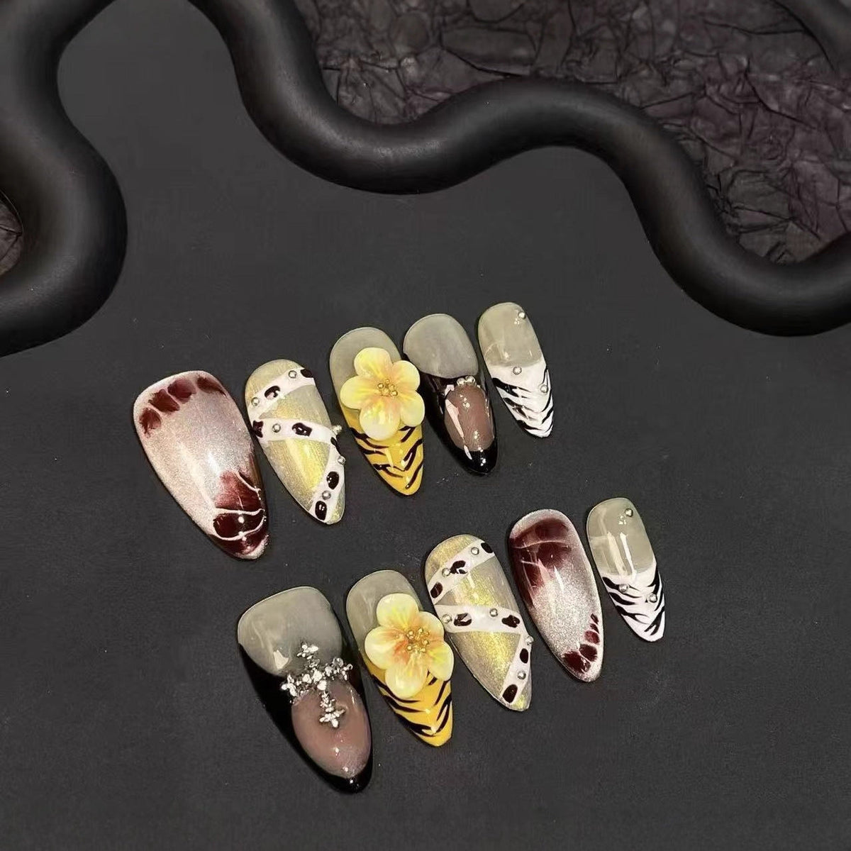 Artistic Press-On Nail Set — product view 3