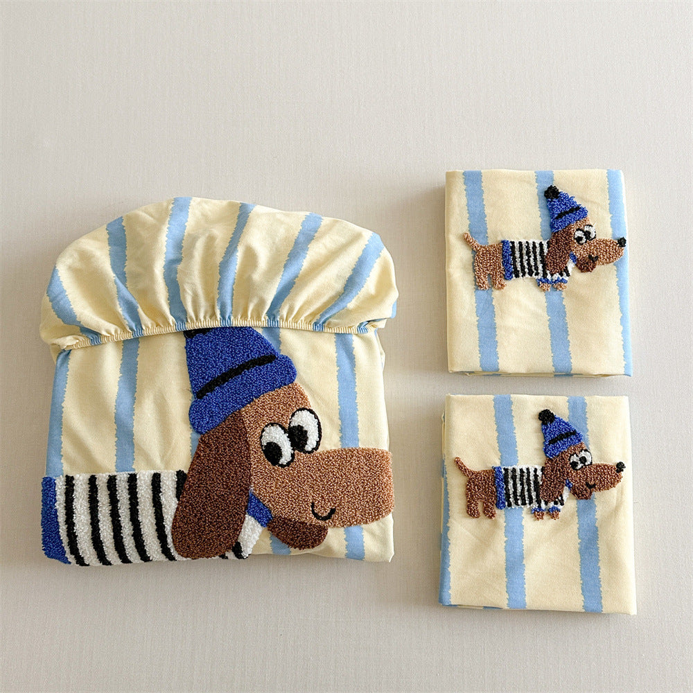 Checked cotton bedding set with embroidered bear appliqué and fitted sheet — product view 3