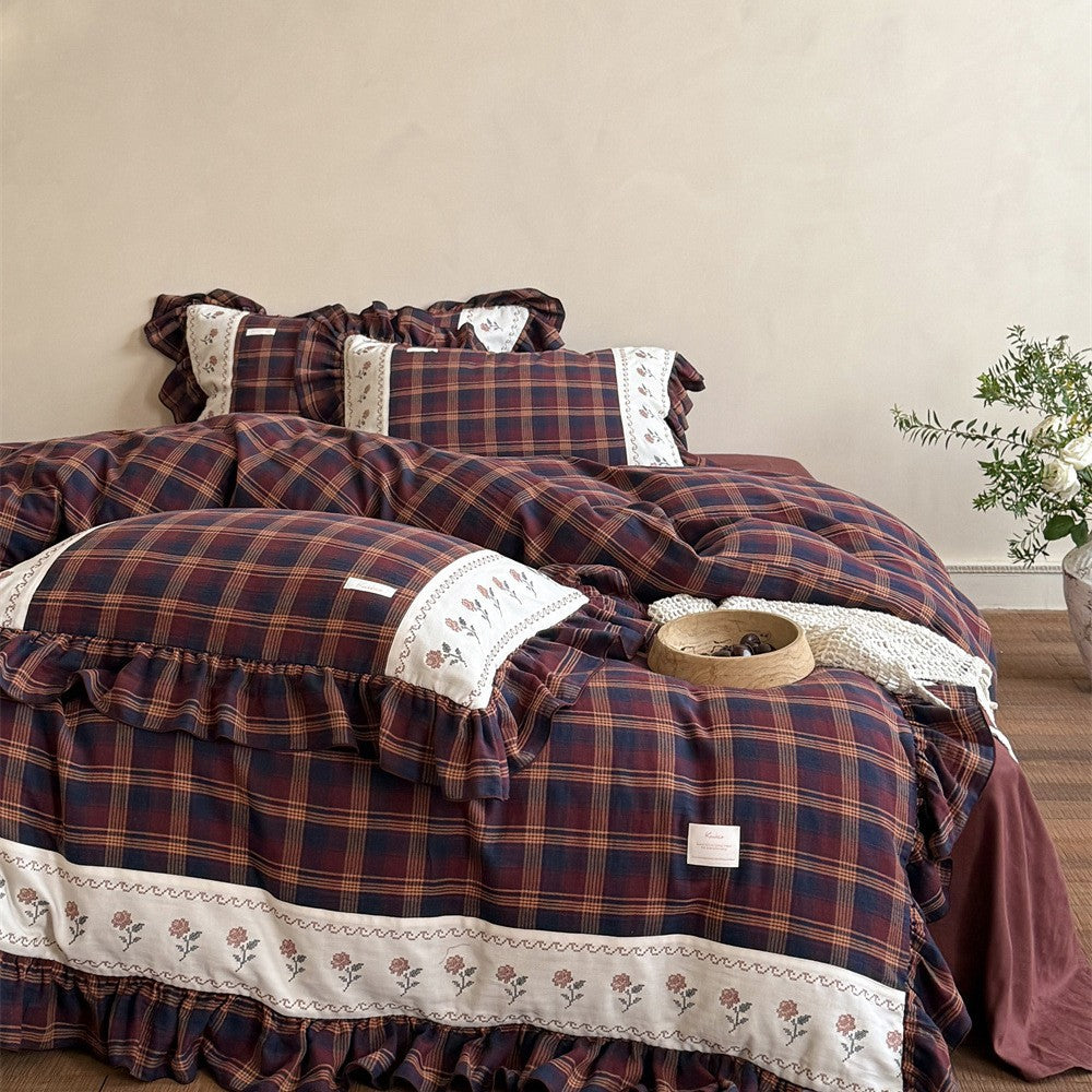 Checked bedding set in vintage cottage style with ruffle and embroidered border — product view 6