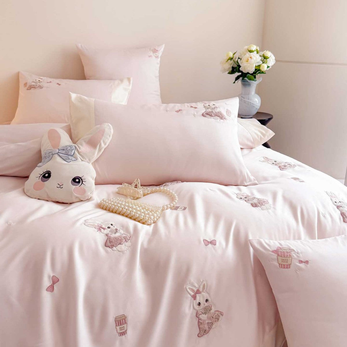 Children's bedding set with embroidered bunny appliqués and satin trim — product view 4