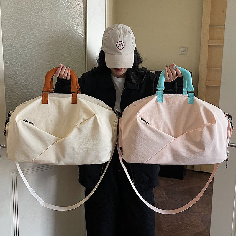 Versatile Utility Weekend Duffle Bag — product view 4