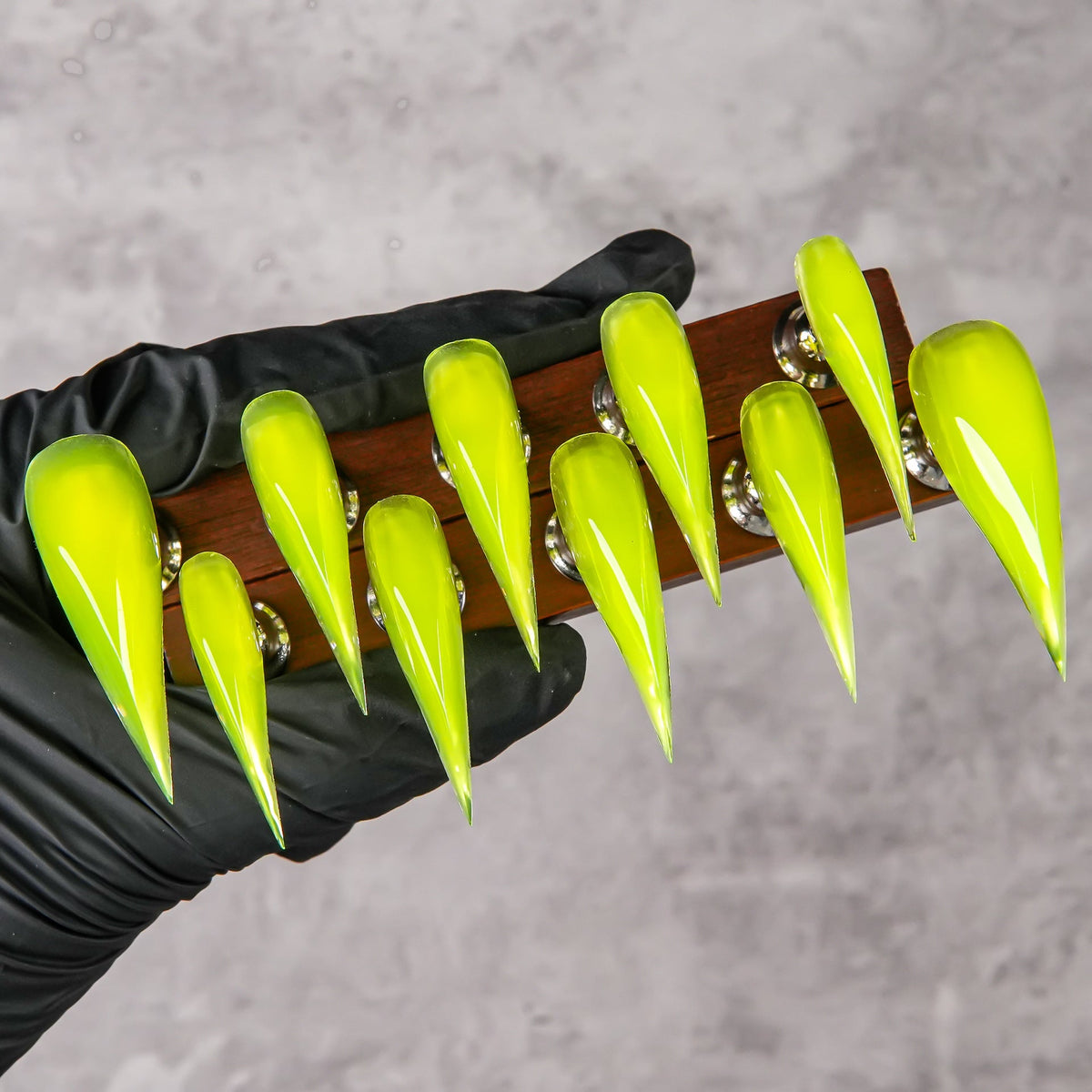 Pointed Stiletto Press-On Nails — product view 1