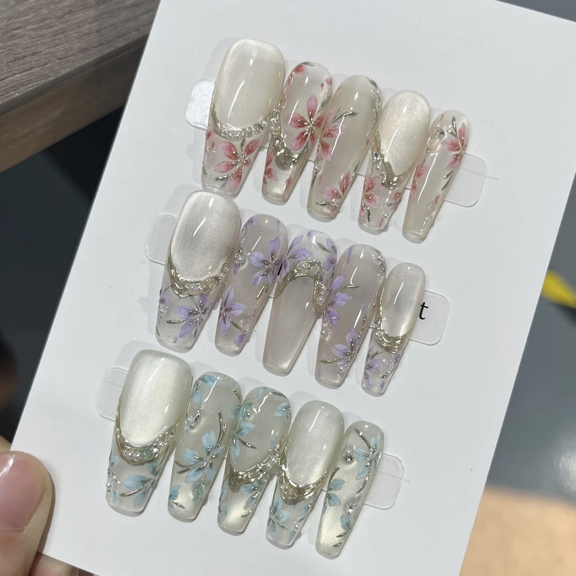 Floral-Design Press-On Nail Kit — product view 1