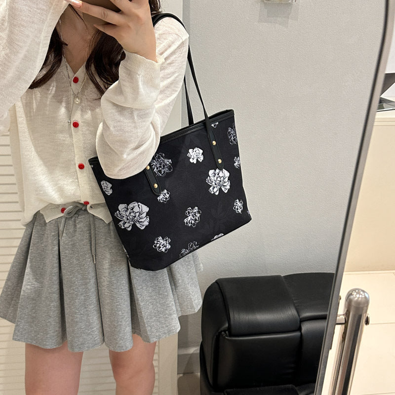 Floral Patterned Tote Bag LoungeYard — product view 2