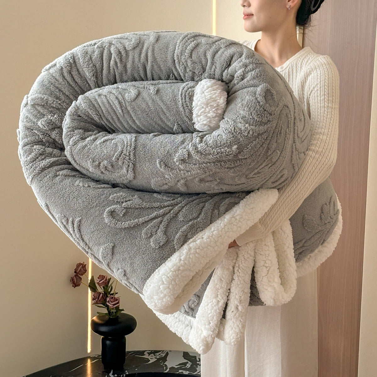 Plush Throw Blanket LoungeYard — product view 7