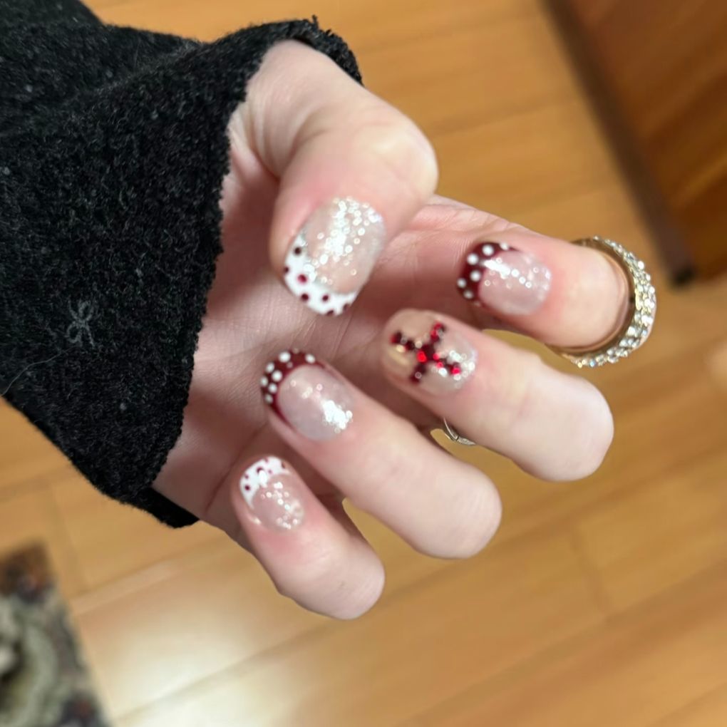 Artistic Decorative Press-On Nail Set — product view 1